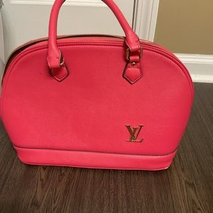 “LV” Louis Vuitton